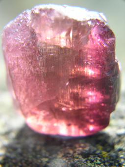 Violetter Turmalin (Siberit)